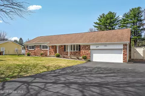 7 Crestwood Dr, Clifton Park, NY 12065
