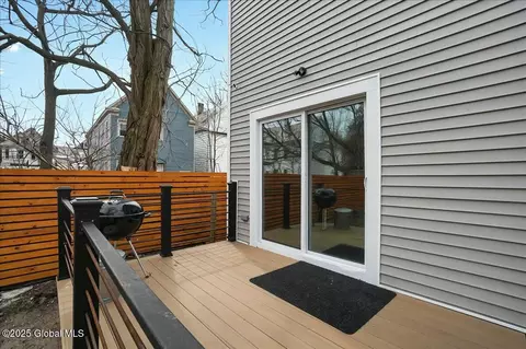 Exterior - 701 Vale Pl, Schenectady, NY 12308 photo 11 of 11