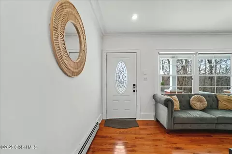 Entry Way - 701 Vale Pl, Schenectady, NY 12308 photo 2 of 5