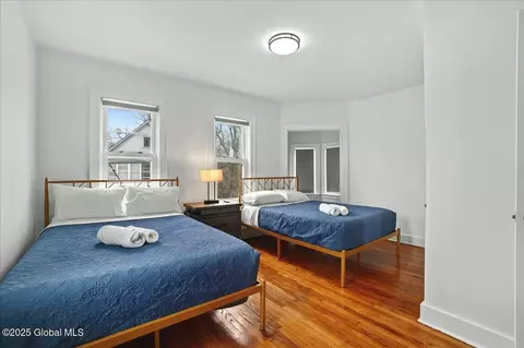 Bedroom - 701 Vale Pl, Schenectady, NY 12308 photo 6 of 7