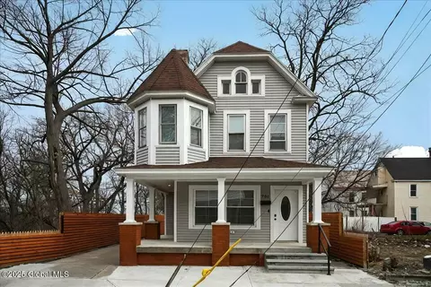 Exterior - 701 Vale Pl, Schenectady, NY 12308 photo 4 of 11
