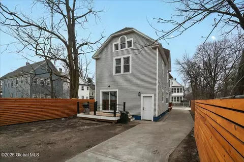 Exterior - 701 Vale Pl, Schenectady, NY 12308 photo 10 of 11