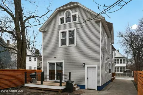 Exterior - 701 Vale Pl, Schenectady, NY 12308 photo 8 of 11