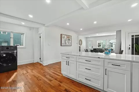 Entry Way - 701 Vale Pl, Schenectady, NY 12308 photo 4 of 5