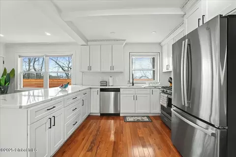 Kitchen - 701 Vale Pl, Schenectady, NY 12308 photo 2 of 3
