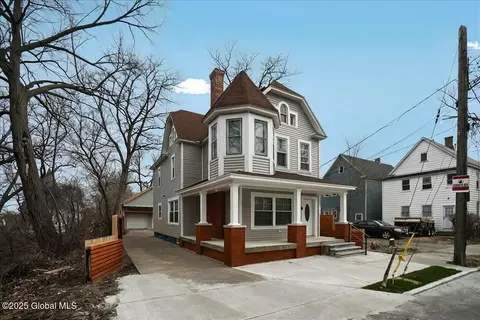 Exterior - 701 Vale Pl, Schenectady, NY 12308 photo 2 of 11