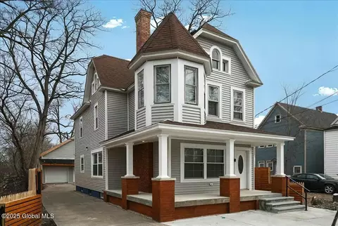 701 Vale Pl, Schenectady, NY 12308