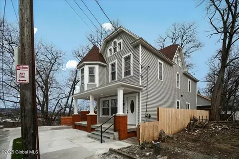 Exterior - 701 Vale Pl, Schenectady, NY 12308 photo 5 of 11