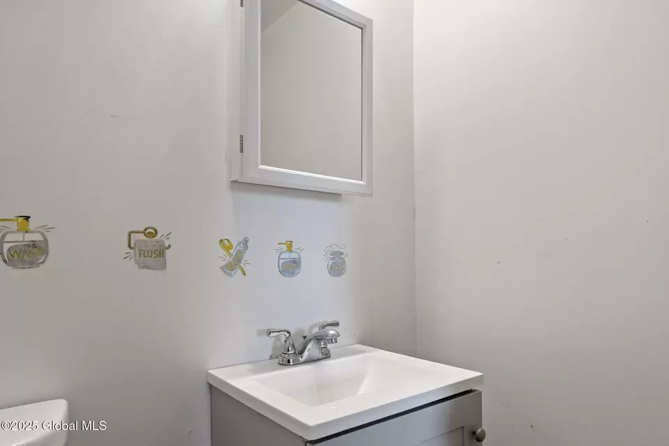 Bath - 346 Locust Ave, Amsterdam, NY 12010 photo 1 of 2