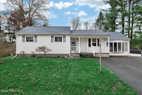 8 Starlight Rd, Latham, NY 12110