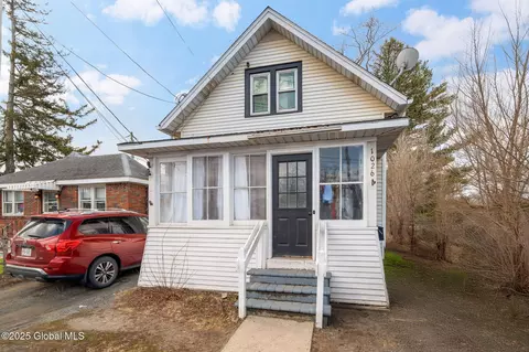 1026 Curry Rd, Schenectady, NY 12306