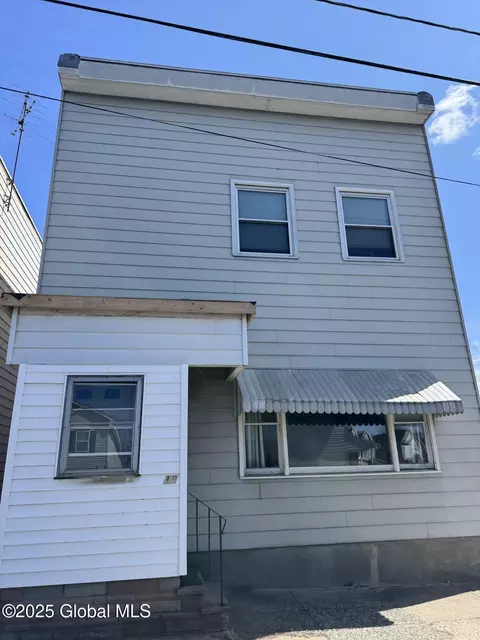 16-18 Paine St, Green Island, NY 12183