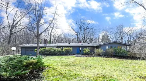 3 Pateman Cir, Menands, NY 12204