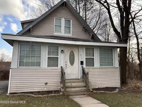 2012 State St, Schenectady, NY 12304 photo 2