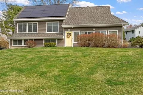 40 Meadow Ln, Albany, NY 12208