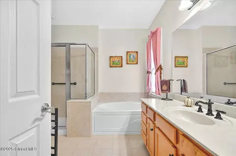 Bath - 40 Sheldon Dr, Mechanicville, NY 12118 photo 2 of 3