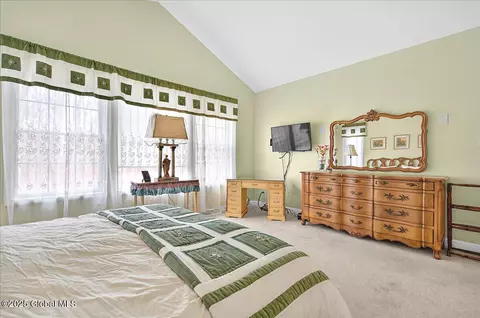Bedroom - 40 Sheldon Dr, Mechanicville, NY 12118 photo 3 of 5