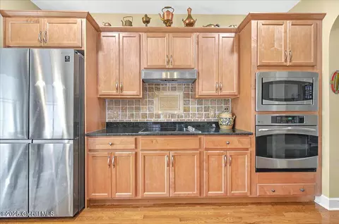 Kitchen - 40 Sheldon Dr, Mechanicville, NY 12118 photo 2 of 3
