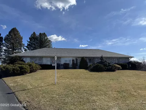 4 Buttercup Ct, Waterford, NY 12188