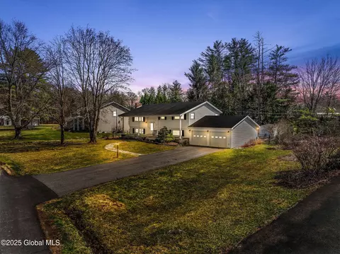 24 Heldervue Ave, Slingerlands, NY 12159