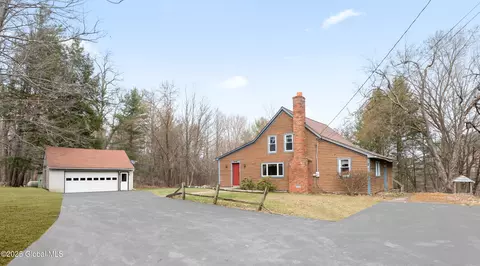9 Griffith Ln, Glenville, NY 12302