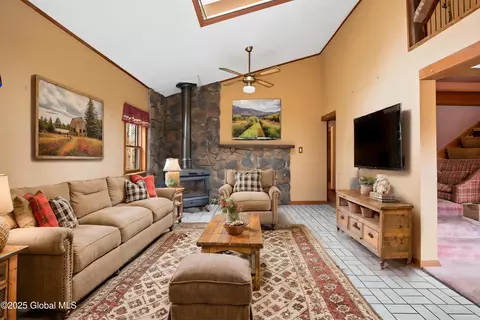 9 Griffith Ln, Glenville, NY 12302 photo 4