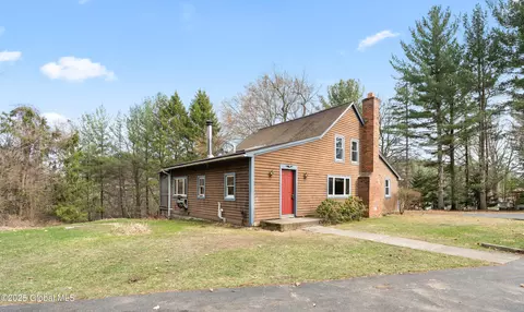 9 Griffith Ln, Glenville, NY 12302 photo 2
