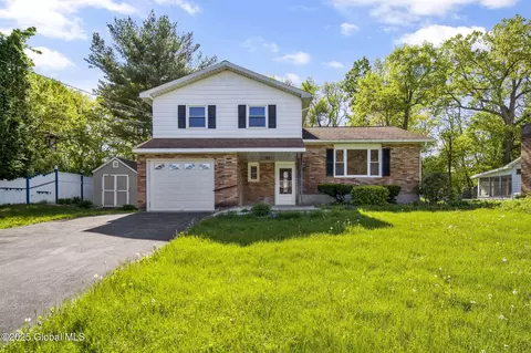 71 Fairlawn Dr, Latham, NY 12110