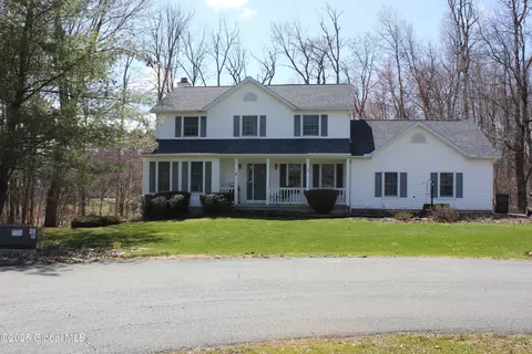 2 Rhode Island Ct, Rexford, NY 12148