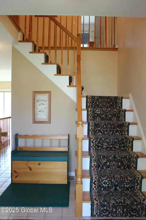 2 Rhode Island Ct, Rexford, NY 12148 photo 5