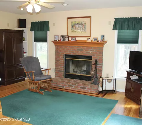 2 Rhode Island Ct, Rexford, NY 12148 photo 9