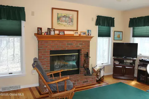 2 Rhode Island Ct, Rexford, NY 12148 photo 10