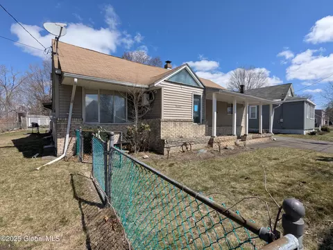 14 Princetown Rd, Schenectady, NY 12306