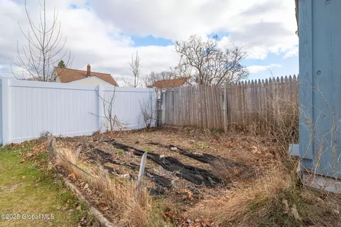 Exterior - 330 Mariaville Rd, Schenectady, NY 12306 photo 9 of 10