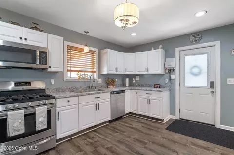 Kitchen - 330 Mariaville Rd, Schenectady, NY 12306 photo 3 of 5