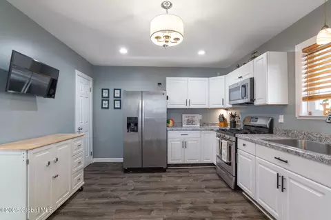 Kitchen - 330 Mariaville Rd, Schenectady, NY 12306 photo 2 of 5
