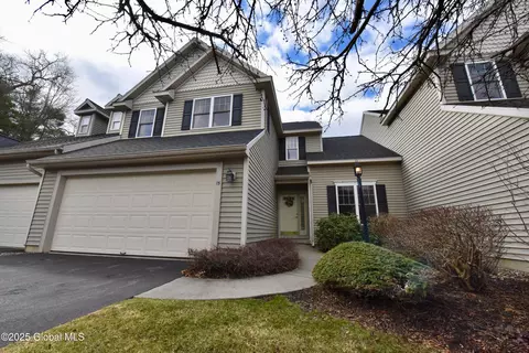 15 Kerry Ct, Saratoga Springs, NY 12866
