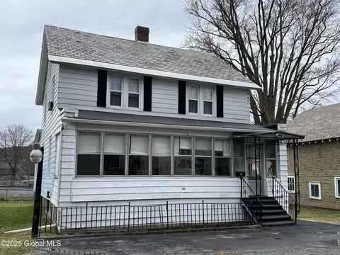 22 Williams St, Whitehall, NY 12887