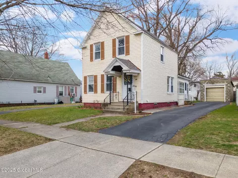 57 Glen St, Rensselaer, NY 12144