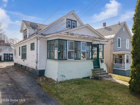 826 Raymond St, Schenectady, NY 12308