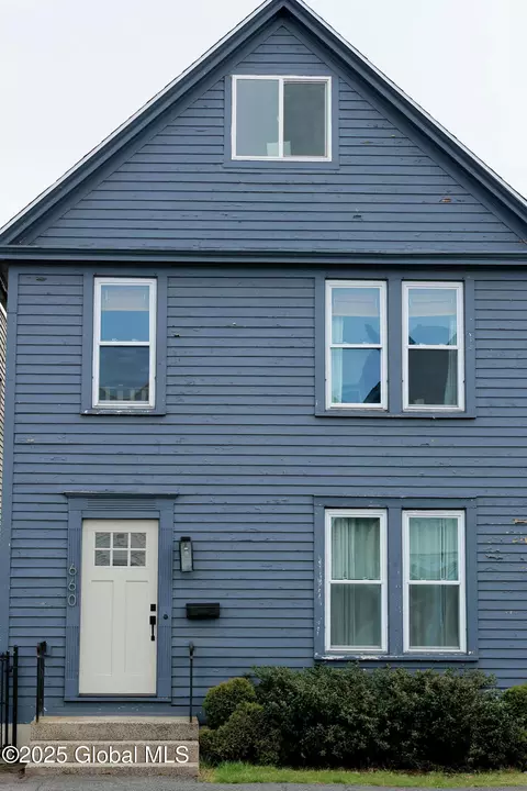 660 5th Ave, Troy, NY 12182