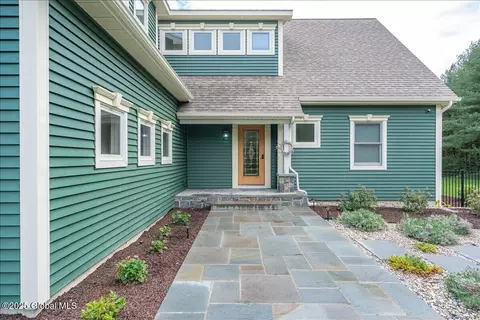 51 N Milton Rd, Saratoga Springs, NY 12866