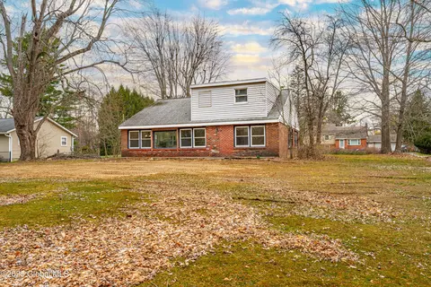 Exterior - 115 Droms Rd, Glenville, NY 12302 photo 3 of 6