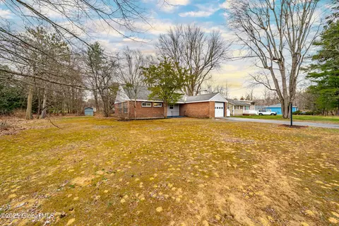 Exterior - 115 Droms Rd, Glenville, NY 12302 photo 2 of 6