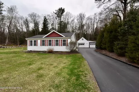 384 Plank Rd, Averill Park, NY 12018