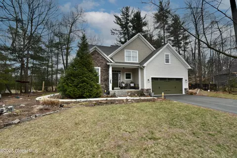 8 Cherry Ct, Ballston Spa, NY 12020