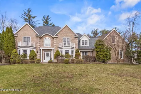 209 Menlo Park Rd, Niskayuna, NY 12309