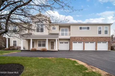 805 Vly Pointe Dr, Niskayuna, NY 12309