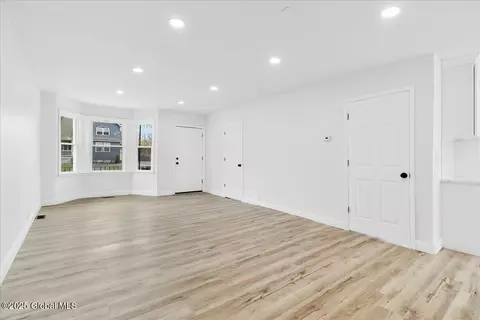 Living - 449 Taurus Rd, Schenectady, NY 12304 photo 3 of 4