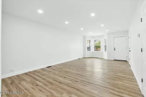 Living - 449 Taurus Rd, Schenectady, NY 12304 photo 2 of 4